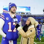 DAZN NFL Woche 15 - Woche 14 im Free-TV NFL, American Football Herren, USA AFC Wild Card Round-Miami Dolphins at Buffalo Bills Jan 15, 2023 Orchard Park, New York, USA Buffalo Bills quarterback Josh Allen 17 is interviewed after defeating the Miami Dolphins during a wild card game at Highmark Stadium. Orchard Park Highmark Stadium New York USA, EDITORIAL USE ONLY PUBLICATIONxINxGERxSUIxAUTxONLY Copyright: xGregoryxFisherx USATSI_19797213