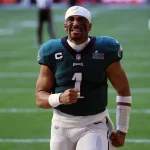 NFL, American Football Herren, USA Super Bowl LVII-Kansas City Chiefs vs Philadelphia Eagles Feb 12, 2023 Glendale, Arizona, US Philadelphia Eagles quarterback Jalen Hurts 1 reacts before the start of Super Bowl LVII against the Kansas City Chiefs at State Farm Stadium. Glendale State Farm Stadium Arizona US, EDITORIAL USE ONLY PUBLICATIONxINxGERxSUIxAUTxONLY Copyright: xBillxStreicherx 20230212_lbm_sq4_073