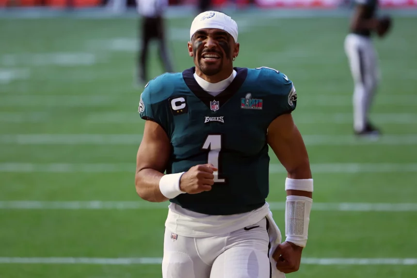 NFL, American Football Herren, USA Super Bowl LVII-Kansas City Chiefs vs Philadelphia Eagles Feb 12, 2023 Glendale, Arizona, US Philadelphia Eagles quarterback Jalen Hurts 1 reacts before the start of Super Bowl LVII against the Kansas City Chiefs at State Farm Stadium. Glendale State Farm Stadium Arizona US, EDITORIAL USE ONLY PUBLICATIONxINxGERxSUIxAUTxONLY Copyright: xBillxStreicherx 20230212_lbm_sq4_073