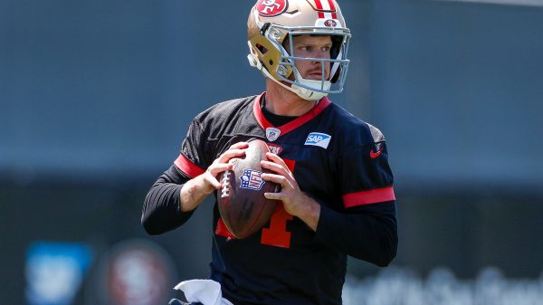 SANTA CLARA, CA - MAY 31: San Francisco 49ers quarterback Sam Darnold 14 looks to throw a pass during the team s OTA practice on May 31, 2023, at the SAP Performance Facility in Santa Clara, CA. Photo by Brandon Sloter/Icon Sportswire NFL, American Football Herren, USA MAY 31 San Francisco 49ers OTA EDITORIAL USE ONLY Icon230531039