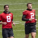 NFL, American Football Herren, USA 2023: New York Jets OTA June 09 June 9, 2023, Florham Park, New Jersey, USA: New York Jets quarterbacks Aaron Rodgers 8 and Zach Wilson 2 warm up before practice during organized team activities at the Atlantic Health Jets Training Center, Florham Park, New Jersey. Duncan Williams/CSM/Sipa USACredit Image: Duncan Williams/Cal Media/Sipa USA Florham Park New Jersey USA NOxUSExINxGERMANY PUBLICATIONxINxALGxARGxAUTxBRNxBRAxCANxCHIxCHNxCOLxECUxEGYxGRExINDxIRIxIRQxISRxJORxKUWxLIBxLBAxMLTxMEXxMARxOMAxPERxQATxKSAxSUIxSYRxTUNxTURxUAExUKxVENxYEMxONLY Copyright: xCalxSportxMediax Editorial use only