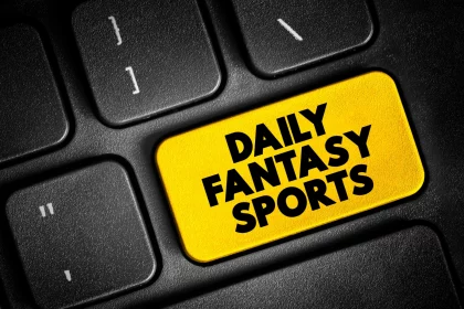 Daily Fantasy Sports text button on keyboard, concept background - Fantasy Sleeper Quarterbacks - Wichtige Fantasy Football Insights aus den NFL-Trainingslagern Woche 12 • FootballR