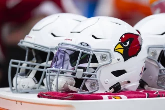 Ryan Gold, Jonathan Gannon, American Football Herren, USA Kansas City Chiefs at Arizona Cardinals, Sep 11, 2022 Glendale, Arizona, USA Detailed view od Arizona Cardinals helmet at State Farm Stadium. Mandatory Credit: Mark J. Rebilas-USA TODAY Sports, 11.09.2022 13:45:34, 19097780, Detailed, Arizona Cardinals, NFL, Kansas City Chiefs, State Farm Stadium PUBLICATIONxINxGERxSUIxAUTxONLY Copyright: xMarkxJ.xRebilasx 19097780