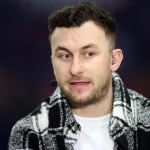 NCAA, College League, USA Football: SEC Football Championship-Louisiana State vs Georgia Dec 3, 2022 Atlanta, GA, USA SEC Network announcer Johnny Manziel looks on prior to the SEC Championship game between the Georgia Bulldogs and the LSU Tigers at Mercedes-Benz Stadium. Atlanta Mercedes-Benz Stadium GA USA, EDITORIAL USE ONLY PUBLICATIONxINxGERxSUIxAUTxONLY Copyright: xBrettxDavisx 20221203_mts_ad1_004