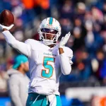 NFL, American Football Herren, USA Miami Dolphins at New England Patriots Jan 1, 2023 Foxborough, Massachusetts, USA Miami Dolphins quarterback Teddy Bridgewater 5 warms up before the start of the game against the New England Patriots at Gillette Stadium. Foxborough Gillette Stadium Massachusetts USA, EDITORIAL USE ONLY PUBLICATIONxINxGERxSUIxAUTxONLY Copyright: xDavidxButlerxIIx 20230101_db2_sv3_008