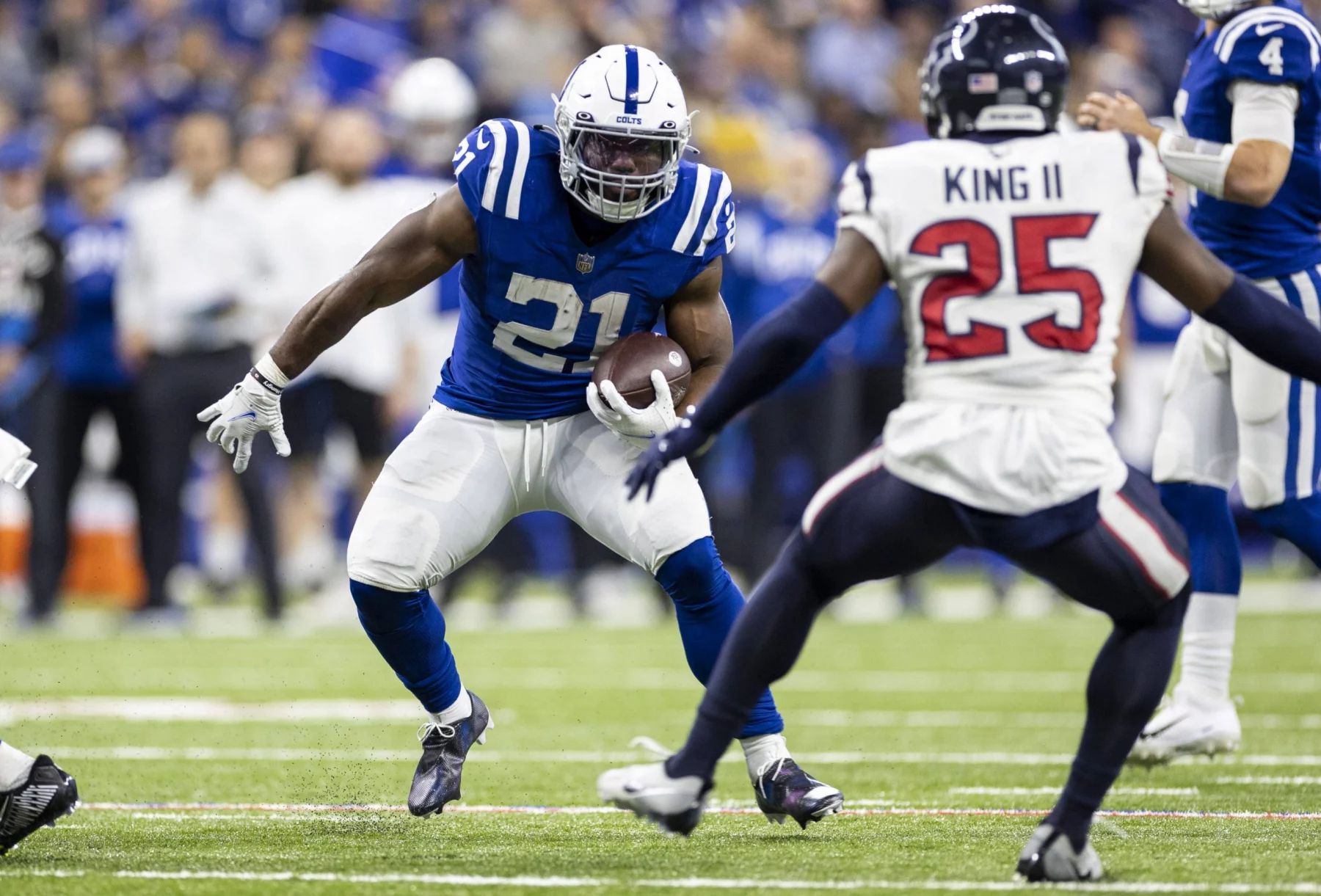 Zack Moss - NFL, American Football Herren, USA 2023: Texans vs Colts JAN 08 January 08, 2023: Indianapolis Colts running back Zack Moss 21 runs with the ball during NFL game against the Houston Texans in Indianapolis, Indiana. John Mersits/CSM/Sipa USA.Credit Image: John Mersits/Cal Media/Sipa USA California USA NOxUSExINxGERMANY PUBLICATIONxINxALGxARGxAUTxBRNxBRAxCANxCHIxCHNxCOLxECUxEGYxGRExINDxIRIxIRQxISRxJORxKUWxLIBxLBAxMLTxMEXxMARxOMAxPERxQATxKSAxSUIxSYRxTUNxTURxUAExUKxVENxYEMxONLY Copyright: xCalxSportxMediax Editorial use only
