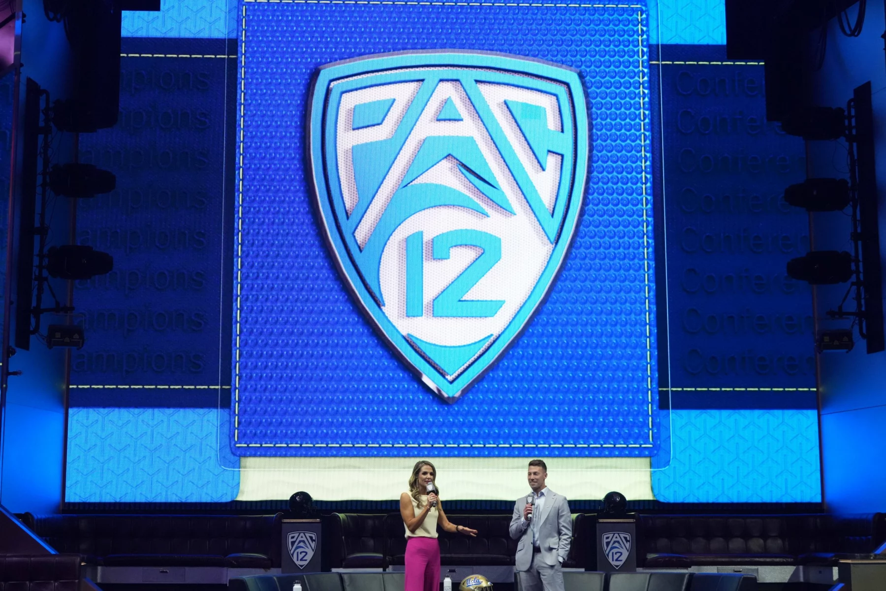 NCAA, College League, USA Football: Pac-12 Media Day Jul 21, 2023 Las Vegas, NV, USA Pac-12 Network reporter Ashley Adamson left and analyst Yogi Roth during Pac-12 Media Day at Resorts World Las Vegas. t Las Vegas NV USA, EDITORIAL USE ONLY PUBLICATIONxINxGERxSUIxAUTxONLY Copyright: xKirbyxLeex 20230721_neb_al2_095