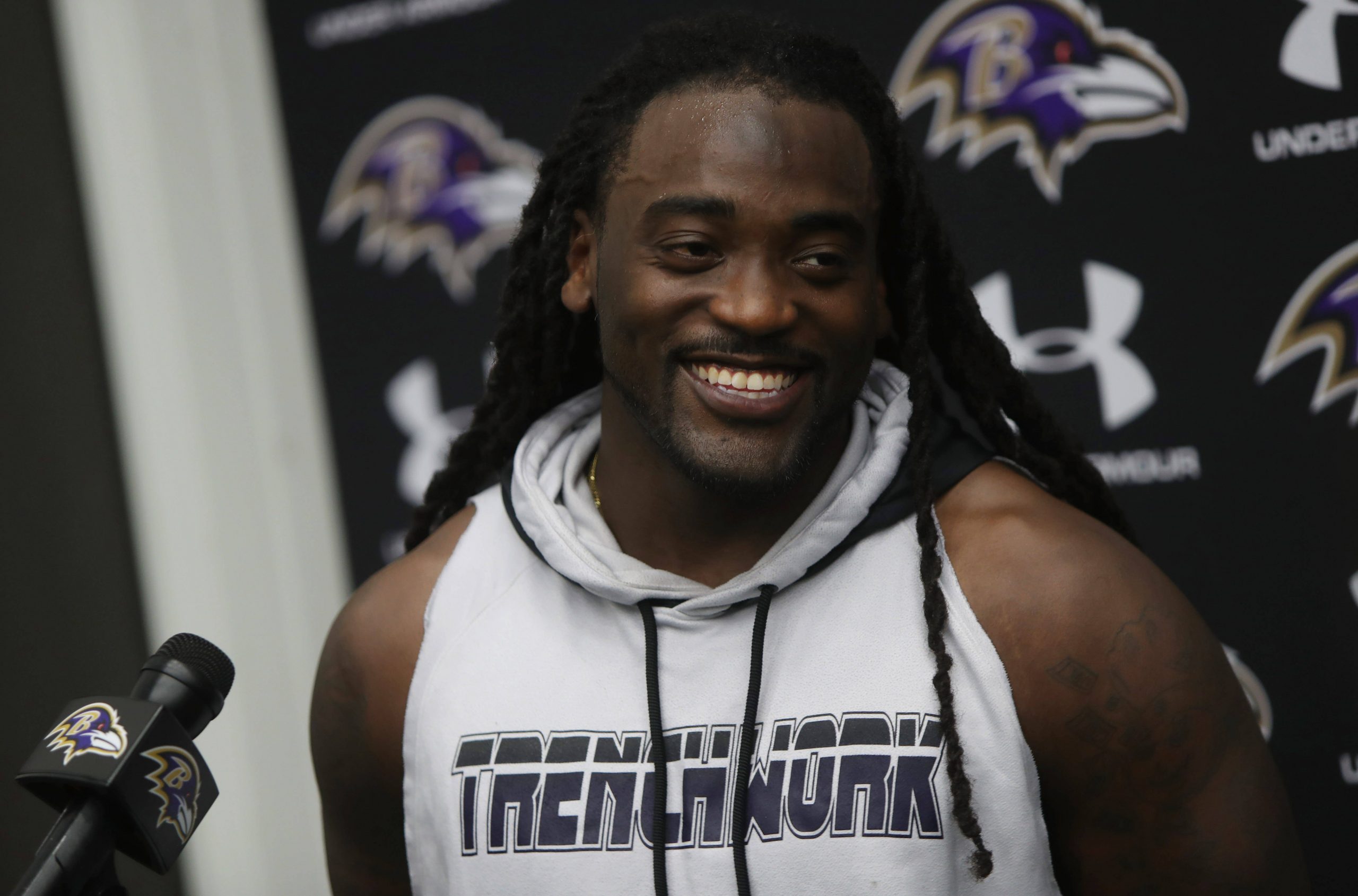 August 15, 2023: Former Baltimore Ravens and Seattle Seahawks running back ALEX COLLINS has died aged 28. Collins was riding a motorcycle when he collided with an SUV in Lauderdale Lakes, Florida, and was pronounced dead at the scene. He played 25 games for both the Ravens and Seahawks between 2016 and 2021, scoring 19 touchdowns. FILE PHOTO TAKE ON: July 19, 2018: Owings Mills, Maryland, USA: Baltimore Ravens RB Alex Collins 34 at the podium during the first day of training camp of the 2018 season at Under Armour Performance Center. Alex Collins 1994-2023 Former NFL, American Football Herren, USA Player PUBLICATIONxINxGERxSUIxAUTxONLY - ZUMAc04_ 20230815_shx_c04_643 Copyright: xMikexBuscherx