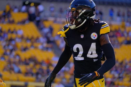 NFL, American Football Herren, USA 2023: Steelers vs Bills AUG 19 AUG 19th, 2023: Joey Porter Jr. 24 during the Steelers vs Bills game in Pittsburgh, PA. Jason Pohuski/CSM/Sipa USACredit Image: Jason Pohuski/Cal Media/Sipa USA Pittsburgh PA USA NOxUSExINxGERMANY PUBLICATIONxINxALGxARGxAUTxBRNxBRAxCANxCHIxCHNxCOLxECUxEGYxGRExINDxIRIxIRQxISRxJORxKUWxLIBxLBAxMLTxMEXxMARxOMAxPERxQATxKSAxSUIxSYRxTUNxTURxUAExUKxVENxYEMxONLY Copyright: xCalxSportxMediax Editorial use only