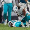 FootballR - NFL - Daewood Davis, Spieler der Miami Dolphins, wurde während des Spiels vom Spielfeld geworfen.