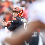 FootballR - NFL Playoff Picture - Joe Burrow ist der Quarterback der Cincinnati Bengals. Geändert: Joe Burrow ist Quarterback der Cincinnati Bengals.