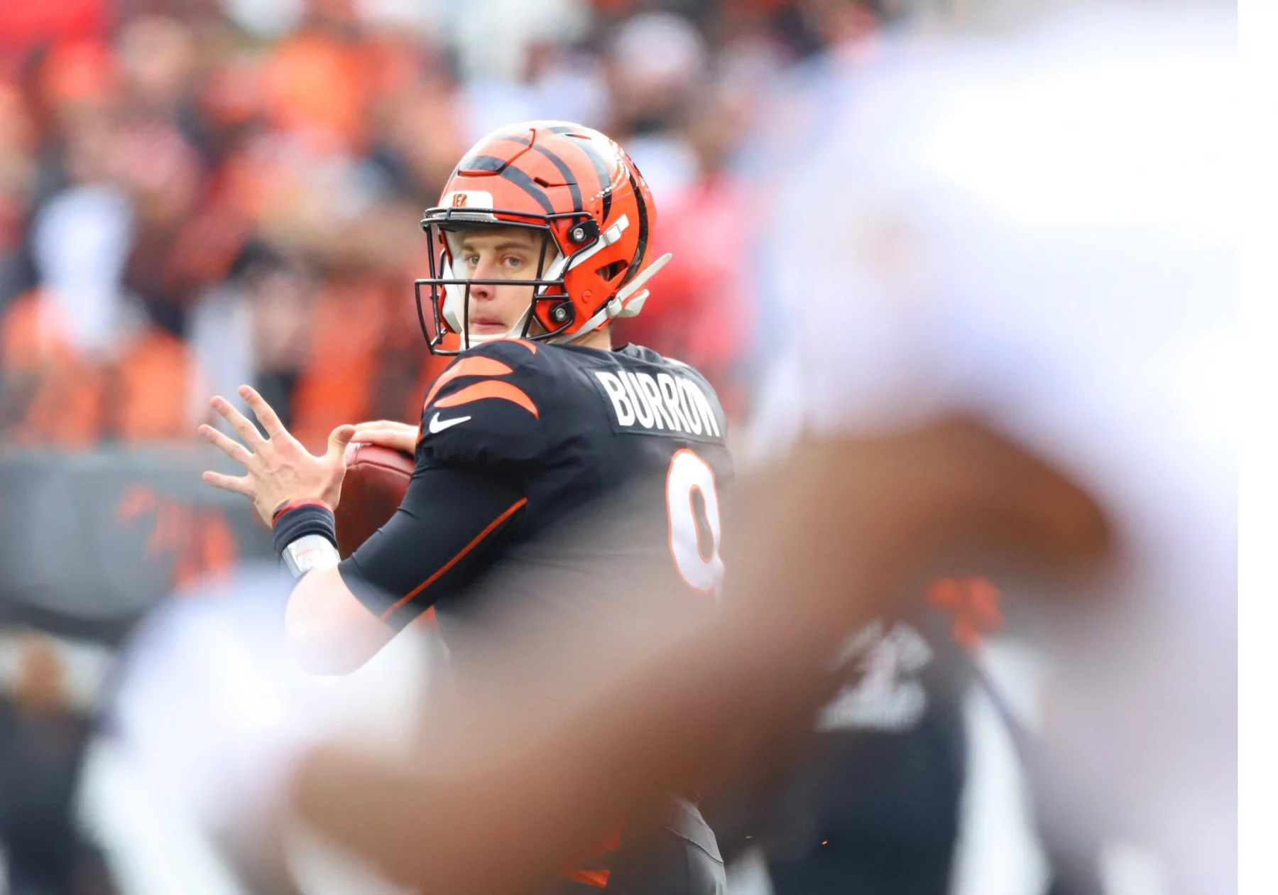 FootballR - NFL Playoff Picture - Joe Burrow ist der Quarterback der Cincinnati Bengals. Geändert: Joe Burrow ist Quarterback der Cincinnati Bengals.