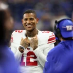 FootballR - NFL - Der Spieler der New York Giants, Darren Waller, lächelt während eines Spiels.