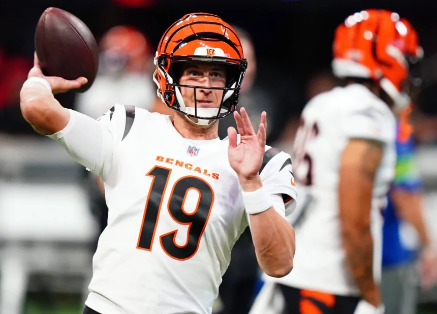 FootballR - NFL - Der Quarterback der Cincinnati Bengals, Trevor Siemian, wirft den Ball.