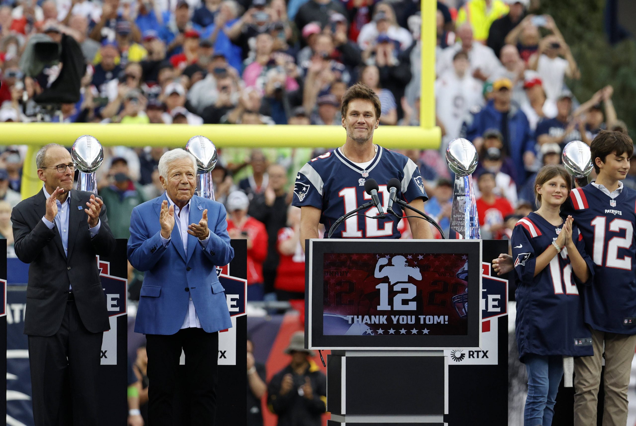 FootballR - NFL - Tom Brady kehrt zu den New England Patriots zurück.
