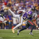 FootballR - NFL - Minnesota Vikings gegen Tampa Bay Buccaneers in einem Spiel, in dem Justin Jefferson in Rekordzeit den Meilenstein von 5.000 Receiving Yards erreicht.