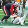 FootballR - NFL - Bei einer enttäuschenden Niederlage gegen die Patriots wird Zach Wilson von einem anderen Spieler angegriffen.