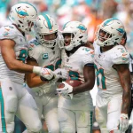 FootballR - NFL - Mostert und Achane erzielen jeweils 4 Touchdowns im historischen 70-Punkte-Spiel.