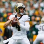 FootballR - NFL - Der Quarterback der New Orleans Saints, Derek Carr, wirft den Ball.