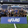 FootballR - NFL - NFL-Frauen-Flaggen-Football-Teams posieren während der Spiele in London für ein Foto.