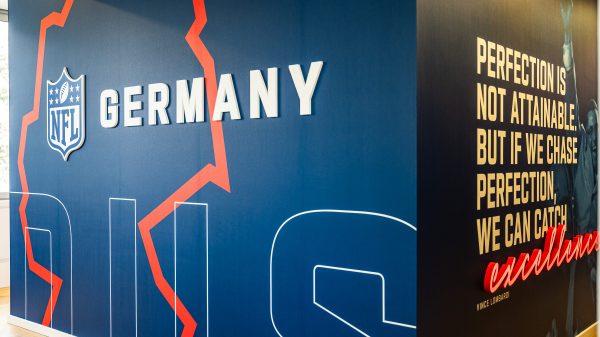 FootballR - mehr internationalen Spiele - NFL - NFL eröffnet neues Deutschland-Hauptquartier in Düsseldorf.