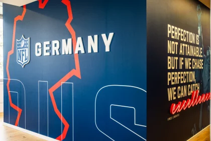 FootballR - mehr internationalen Spiele - NFL - NFL eröffnet neues NFL Deutschland Hauptquartier in Düsseldorf.