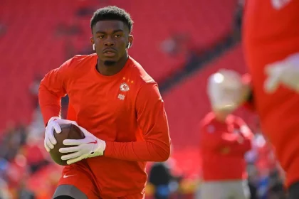 October 24, 2023: Kansas City Chiefs wide receiver Justyn Ross 8 warms up before a game against the Los Angeles Chargers on Sunday, Oct. 22, 2023, at GEHA Field at Arrowhead Stadium in Kansas City, Missouri. - ZUMAm67_ 20231024_zaf_m67_008 Copyright: xTammyxLjungbladx