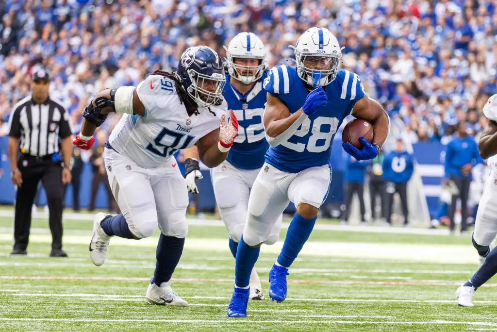 FootballR - NFL - Die Indianapolis Colts haben Jonathan Taylor mit einem Dreijahresvertrag im Wert von 42 Millionen US-Dollar unter Vertrag genommen.