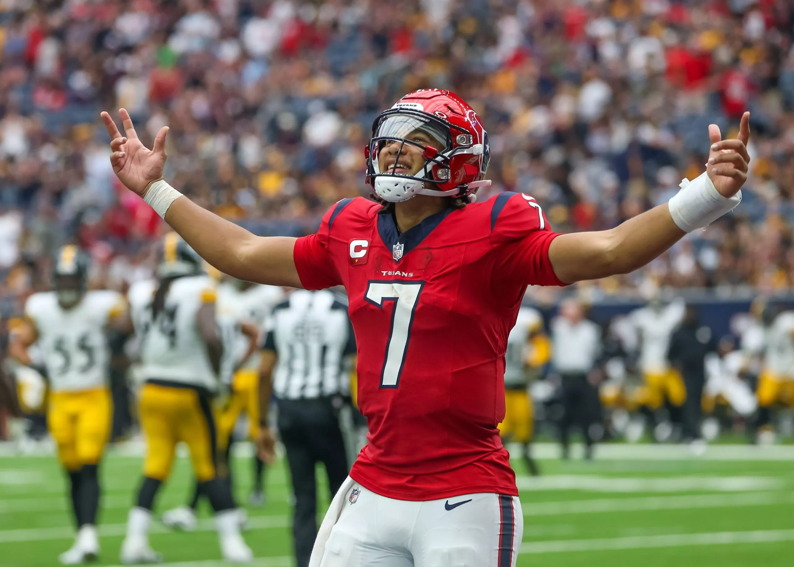 FootballR Fantasy Football - NFL Wild Card - Der aufstrebende Superstar der Houston Texans, C.J. Stroud, feiert während eines Spiels.
