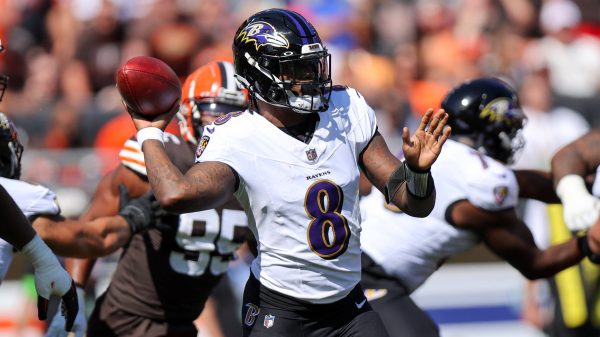 FootballR - NFL - Lamar Jackson und die Baltimore Ravens spielen gegen die Cleveland Browns.