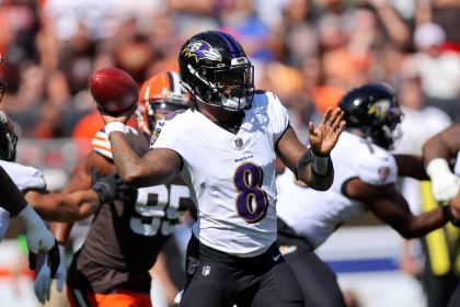 FootballR - NFL MVP - Lamar Jackson und die Baltimore Ravens spielen gegen die Cleveland Browns.