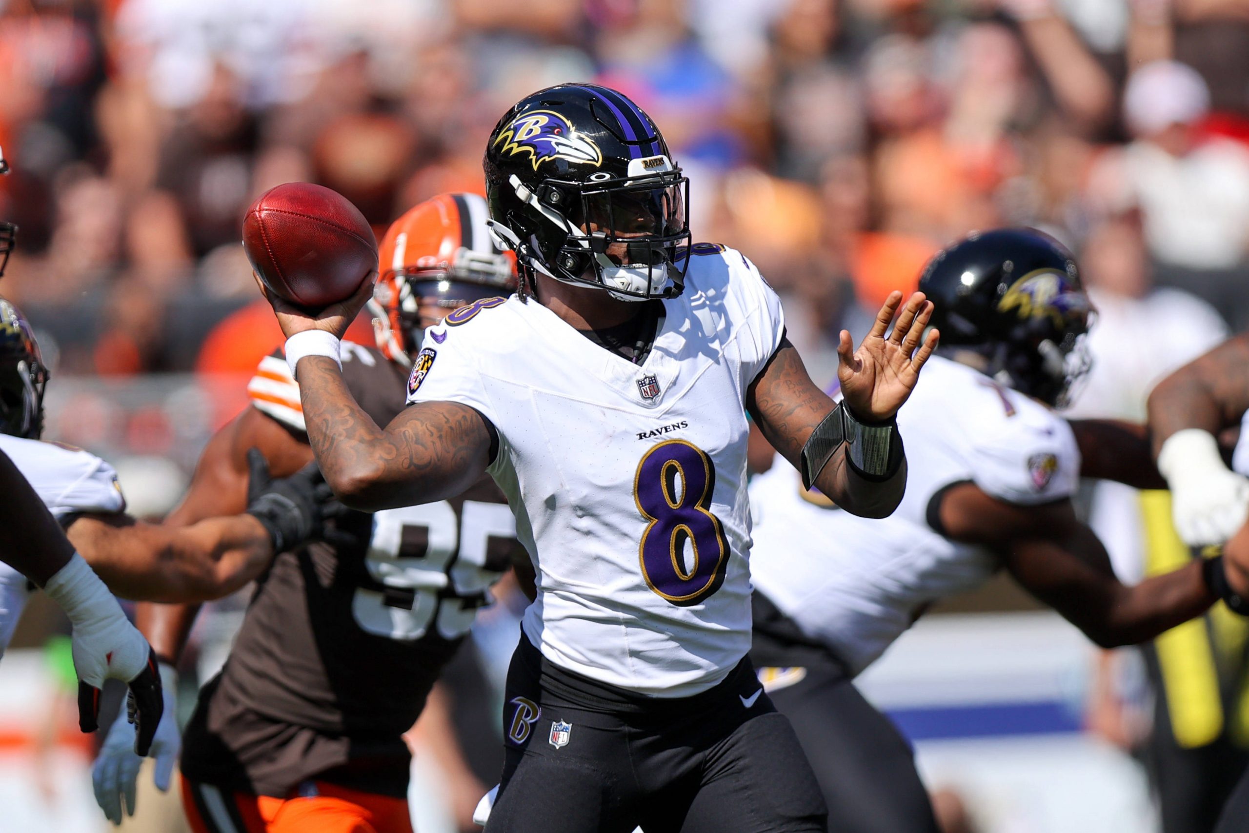 FootballR - NFL - Lamar Jackson und die Baltimore Ravens spielen gegen die Cleveland Browns.
