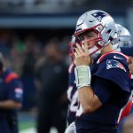 FootballR - NFL - Der Quarterback der Patriots, Mac Jones, sitzt auf der Bank, bleibt aber der Starter.