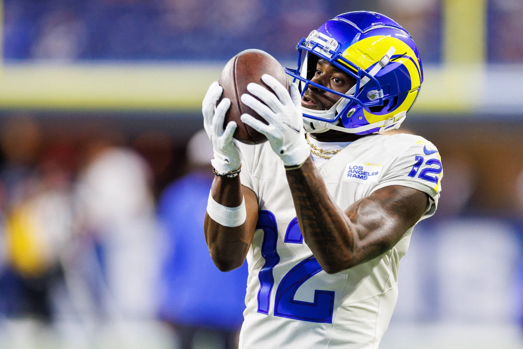 FootballR - NFL - Rams-Spieler Van Jefferson fängt Ball.