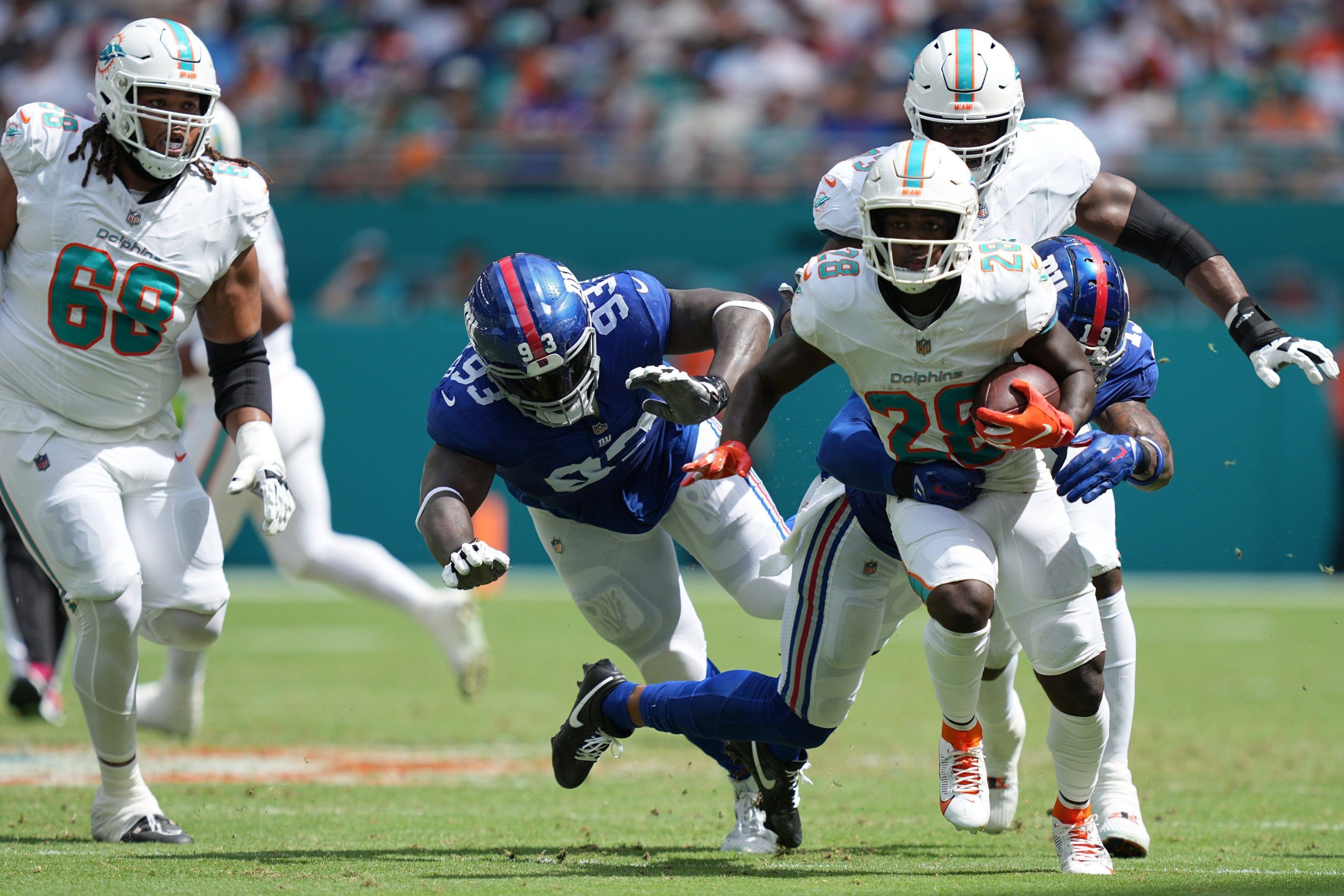 FootballR - NFL - NFL Miami Dolphins vs. New York Giants – Rookie Running Back De'Von Achane - Verletzung bereitet den Dolphins Sorgen.
