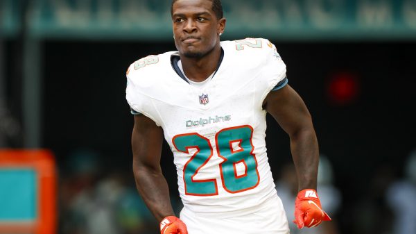 FootballR - NFL - Ein Spieler der Miami Dolphins wird auf die Injured Reserve gesetzt. De'Von Achane