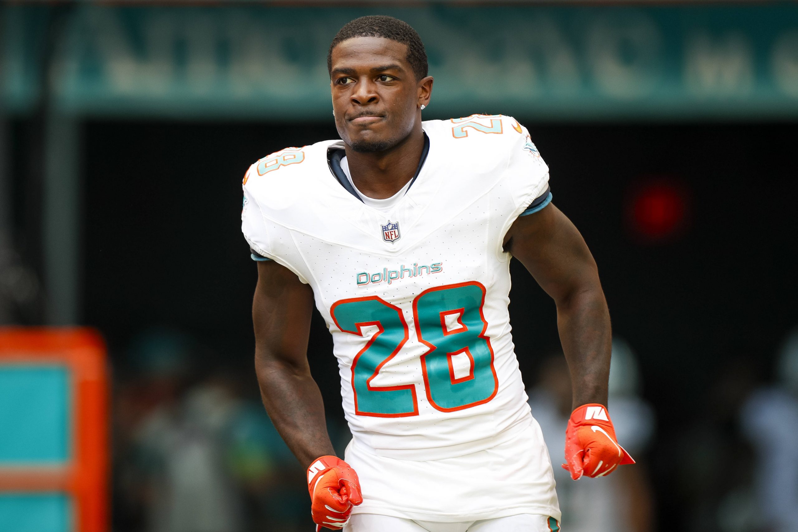 FootballR - NFL - Ein Spieler der Miami Dolphins wird auf die Injured Reserve gesetzt. De'Von Achane