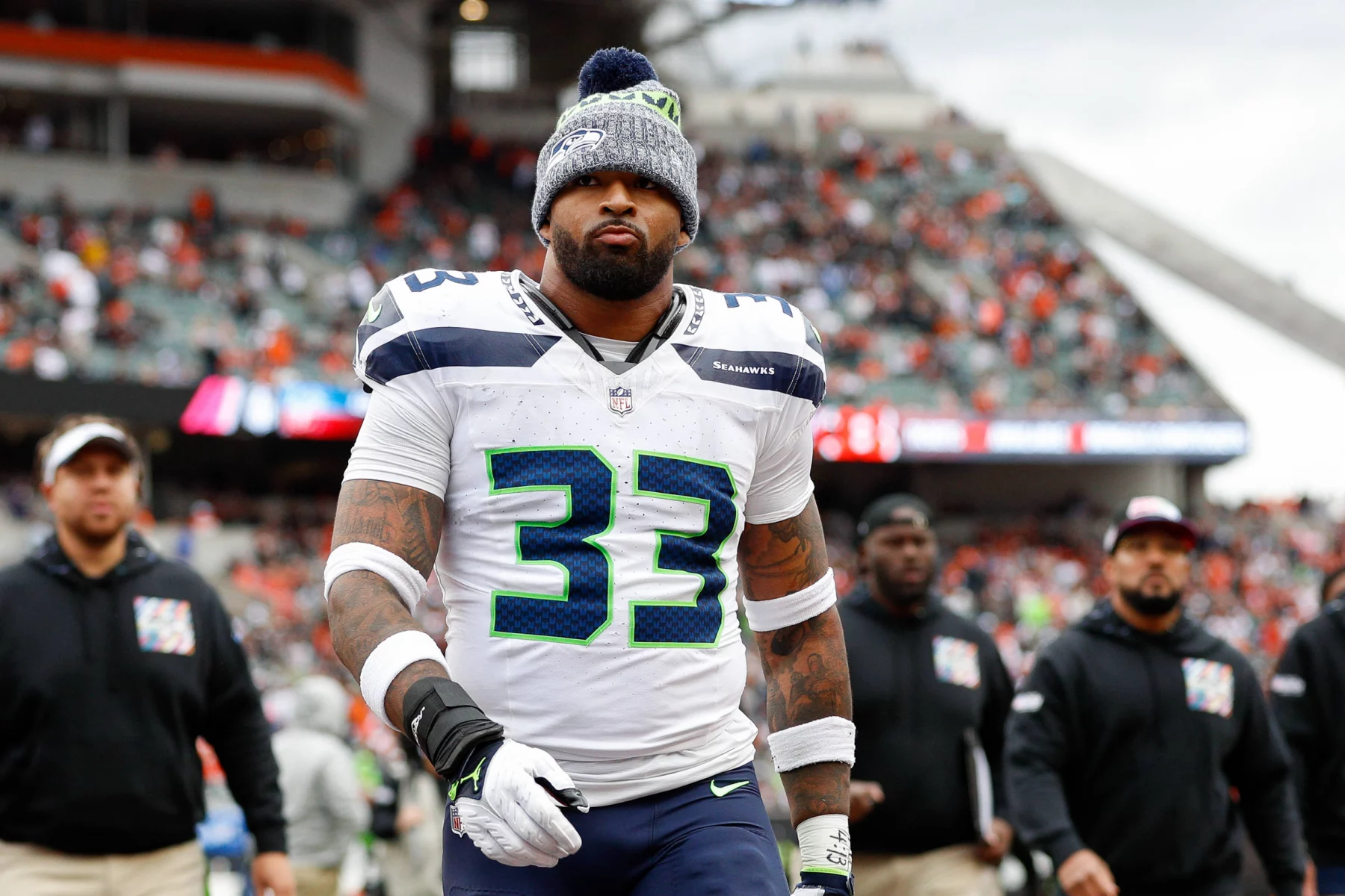 FootballR - NFL - Der Spieler der Seattle Seahawks, Jamal Adams, betritt das Spielfeld inmitten der Nachricht von einer NFL-Geldstrafe.