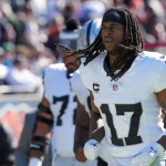 Raiders Receiver Davante Adams läuft frustriert über das Feld