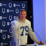 FootballR - NFL - Ein Spieler der Indianapolis Colts, Bernhard Raimann, hält eine Pressekonferenz zum NFL-Deutschlandspiel.