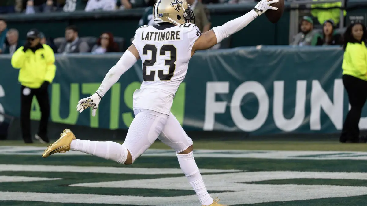 FootballR - NFL - Saints NFL-Spieler Marshon Lattimore feiert einen Touchdown.