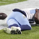 Titans Receiver Treylon Burks blieb nach missglücktem Catch verletzt und regungslos liegen