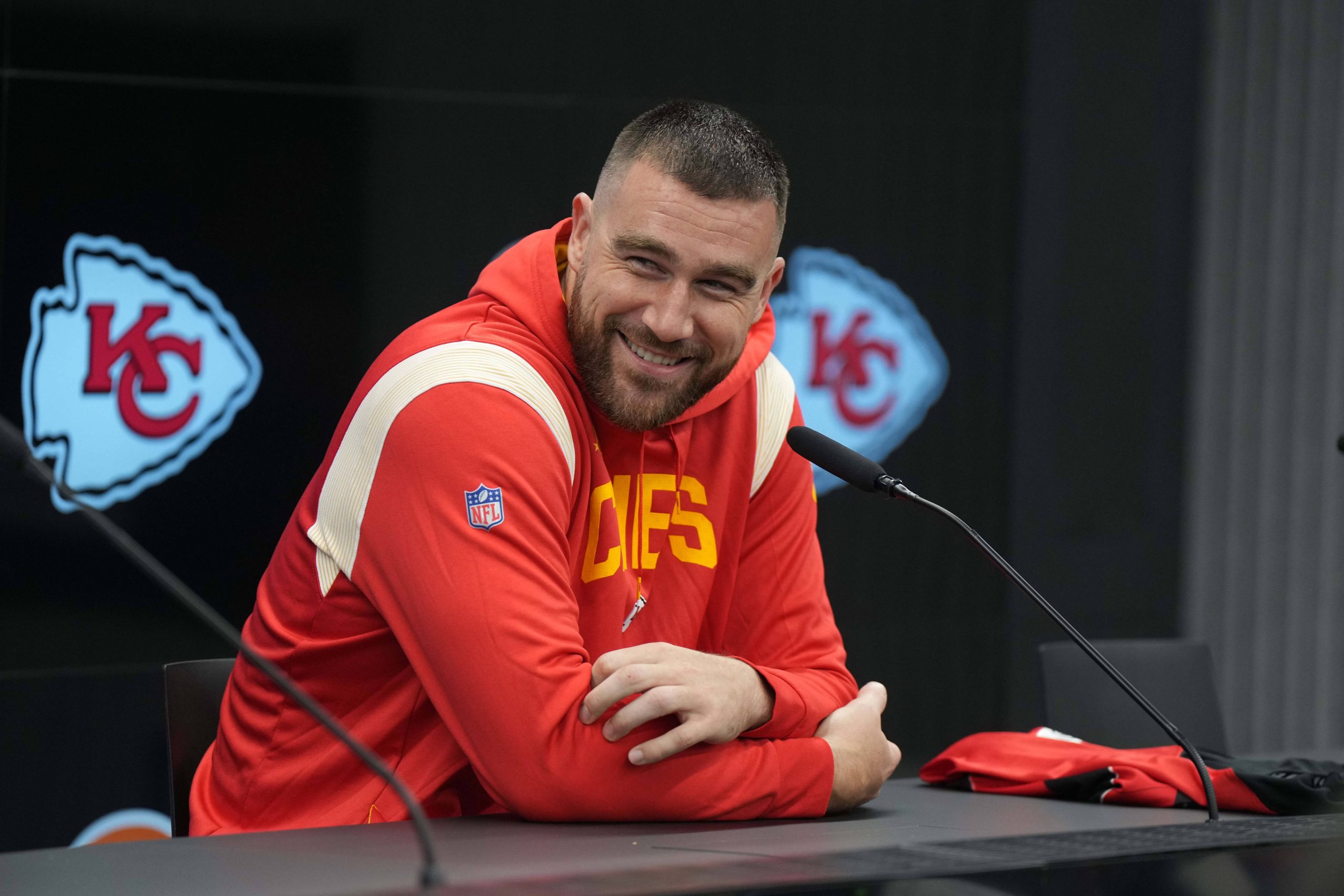 Chiefs Tight End Travis Kelce bei der Pressekonferenz in Frankfurt