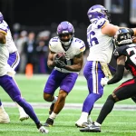 Minnesota Vikings Running Back Cam Akers läuft mit dem Ball