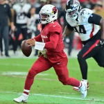 Recap Woche 10 - NFL - Footballspieler, Kyler Murray, der Arizona Cardinals läuft während der NFL Sonntag mit dem Ball.