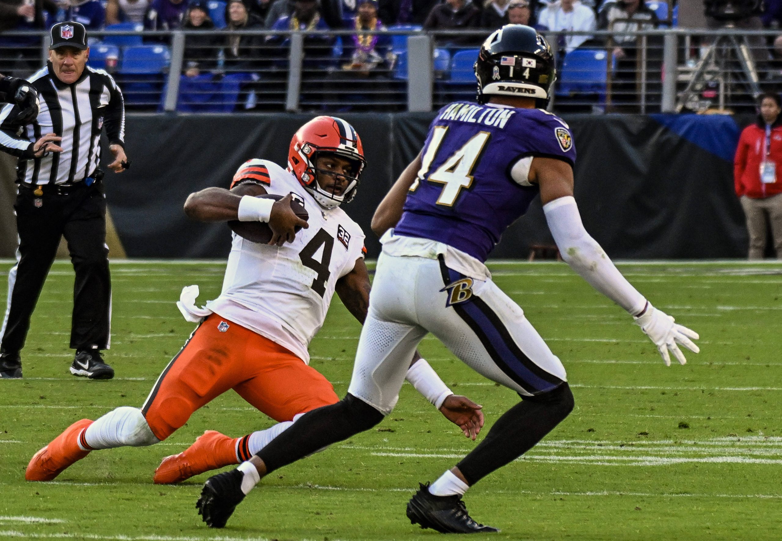 FootballR - NFL - Deshaun Watson - Das mit Spannung erwartete Spiel zwischen den Cleveland Browns und den Baltimore Ravens dürfte ein spannendes Duell auf dem Footballplatz werden. Die Fans haben den Showdown zwischen diesen beiden rivalisierenden Teams in der laufenden Saison mit Spannung erwartet.