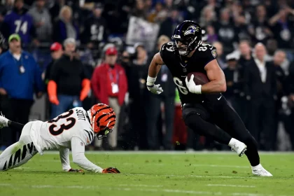 FootballR - NFL - Die Ravens, darunter Mark Andrews, spielen in der NFL gegen die Bengals.