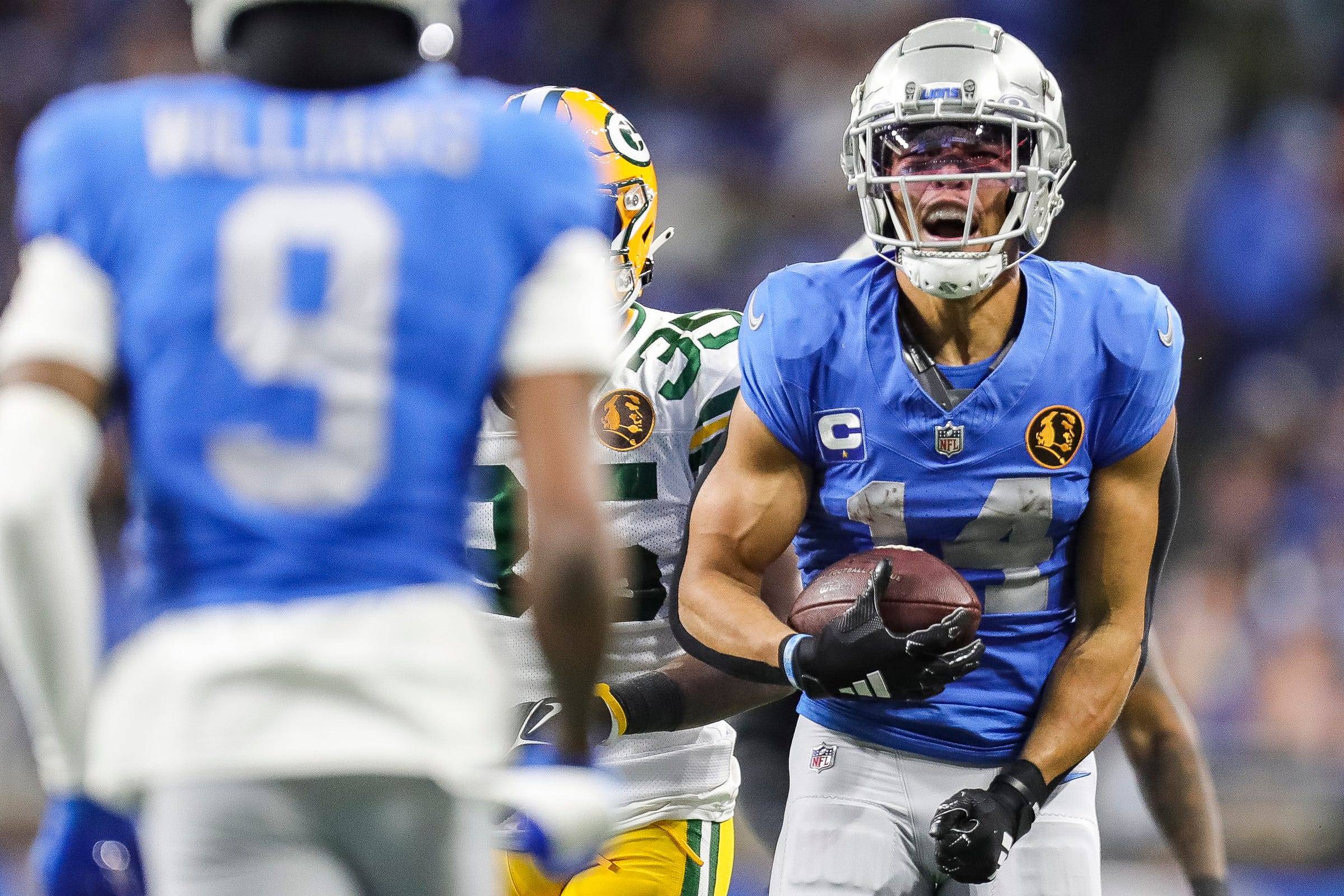 DAZN NFL Programm - NFL heute im Free TV - Der Footballspieler der Detroit Lions, Amon-Ra St. Brown, läuft mit dem Ball in der NFL.