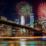 FootballR - NFL Programm - Silvesterfeuerwerk über der Brooklyn Bridge in New York City.