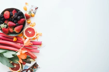 FootballR - NFL - Eine Schüssel mit Obst und Gemüse auf weißem Hintergrund.